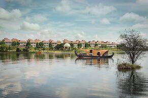 Mayfair Lake Resort