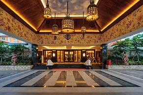 Mayfair Lake Resort