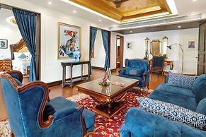 Mayfair Lake Resort