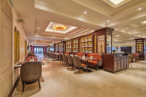 Mayfair Lake Resort