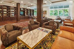 Mayfair Lake Resort