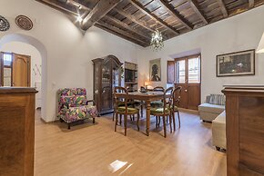 Montecitorio & Pantheon Stylish Flat
