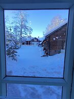 LAURI Historical Log House Manor