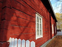 LAURI Historical Log House Manor
