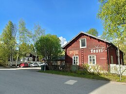 LAURI Historical Log House Manor