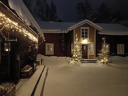 LAURI Historical Log House Manor
