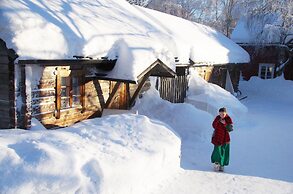 LAURI Historical Log House Manor