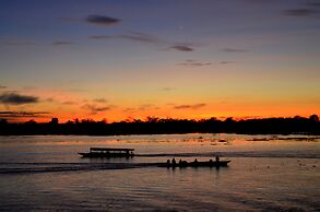 Yaku Amazon Lodge & Expeditions