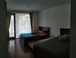 Villa Pinggir Danau Puncak for 30 pax