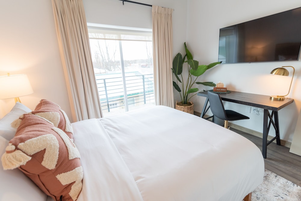 Colony Suites