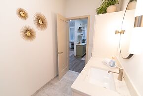 Colony Suites