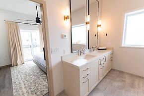 Colony Suites