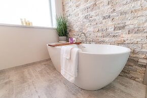 Colony Suites