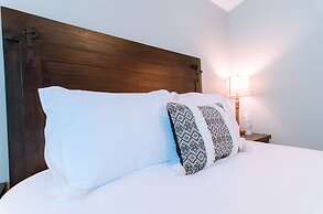 Colony Suites