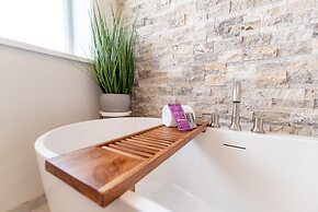 Colony Suites