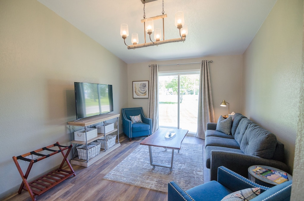 Colony Suites