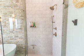 Colony Suites