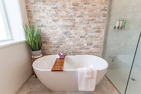 Colony Suites