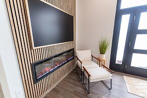 Colony Suites