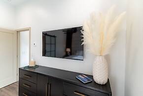 Colony Suites
