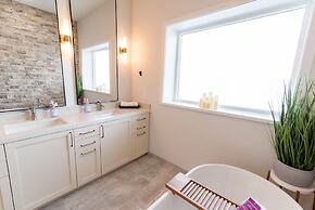 Colony Suites