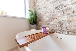 Colony Suites