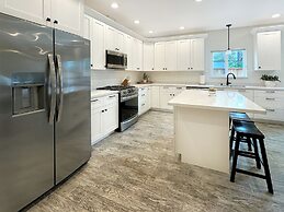 Colony Suites