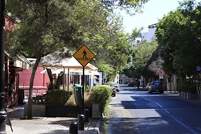 UH ApartHotel Lastarria 70