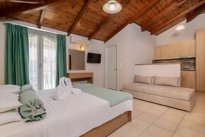 Plaka Sungrace Studios & Apartments