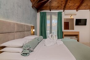 Plaka Sungrace Studios & Apartments