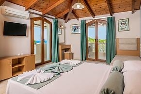 Plaka Sungrace Studios & Apartments