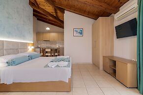 Plaka Sungrace Studios & Apartments