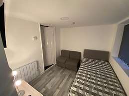 Honley Hotel
