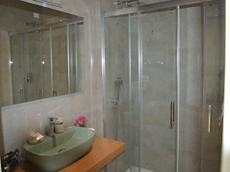 B&B Jolie Center