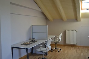B&B Jolie Center