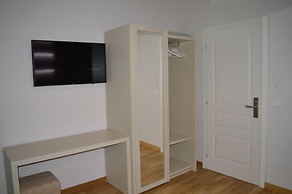 B&B Jolie Center
