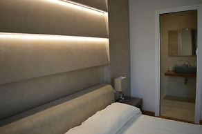 B&B Jolie Center