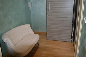 B&B Jolie Center