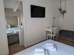 Cosmopolitan Central Rooms