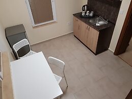 Twain Apart & Rooms