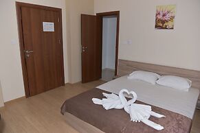 Twain Apart & Rooms