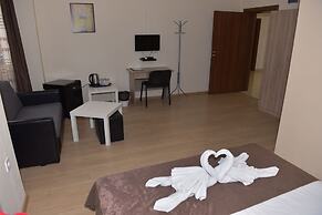 Twain Apart & Rooms