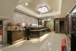 Happy Hotel