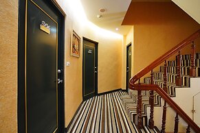 Happy Hotel