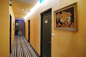 Happy Hotel