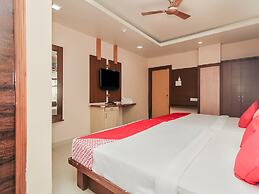 OYO 740 Hotel Suravi
