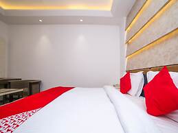 OYO 23088 Hotel Dev Palace