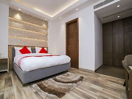 OYO 23088 Hotel Dev Palace