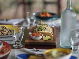 Los Vivos Beachfront Experience