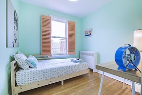 Vibrant Apartment in Forest Hill (Free Parking)